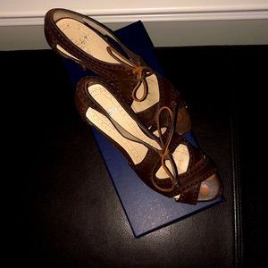 Brooks Brothers opened toed lace up heels Size 7